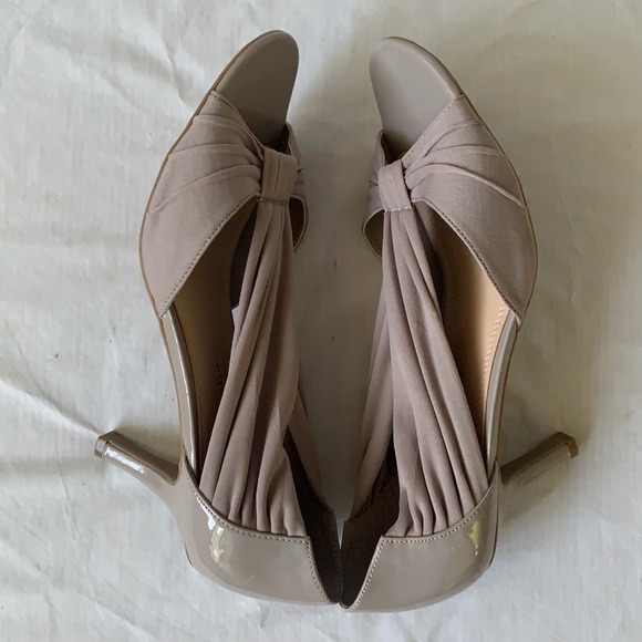 Apostrophe Taupe Peep Toe Pumps 8M - Picture 5 of 13